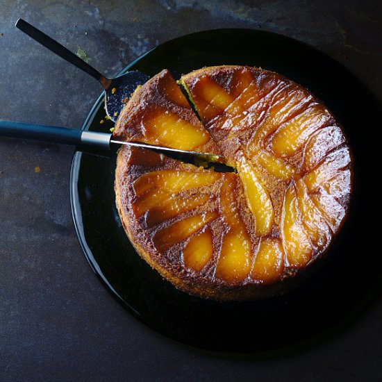 Caramelized pear tart with ginger