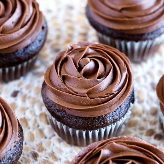 Chocolate Pudding Filled Cupcakes