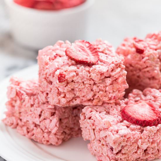 Strawberry Rice Krispie Treats
