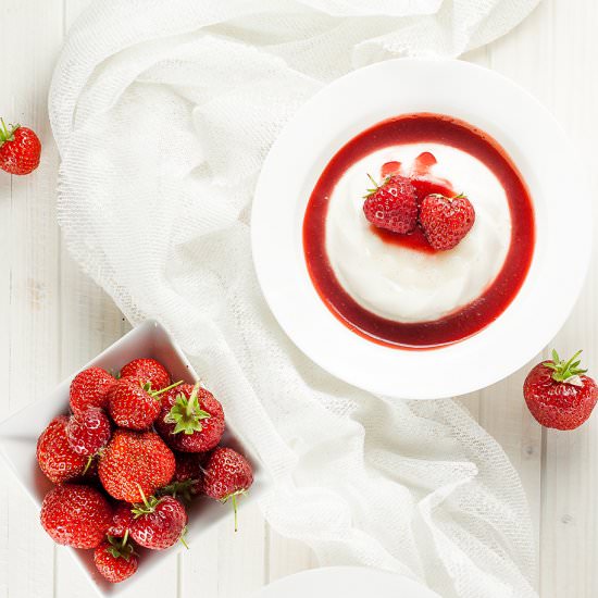 Panna cotta with strawberry