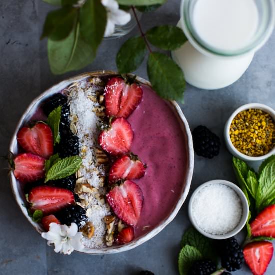 Strawberry & Mint Smoothie Bowl