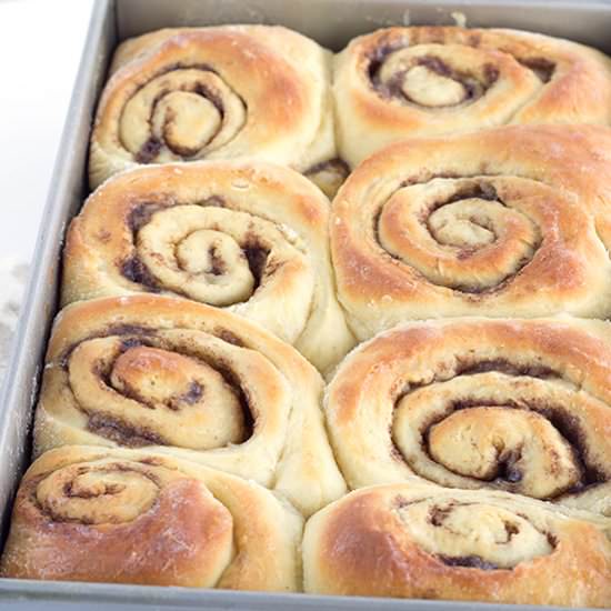 Gooey Overnight Cinnamon Rolls