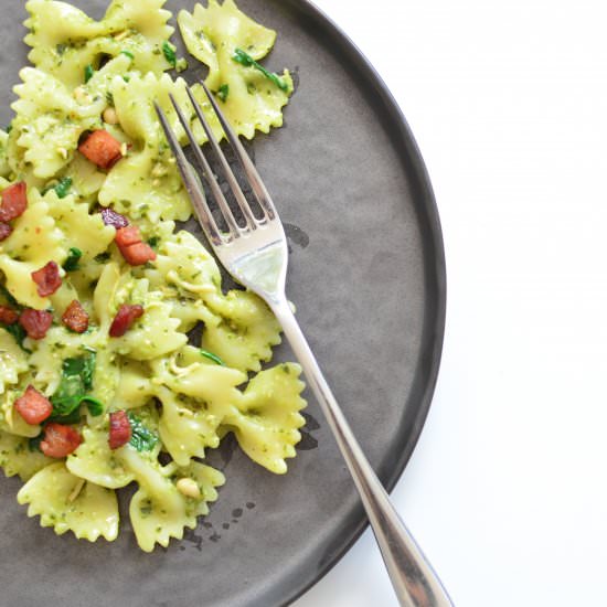 Easy pesto pasta with spinach