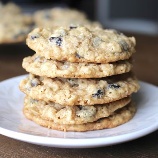 Chewy Oatmeal Raisin Cookies