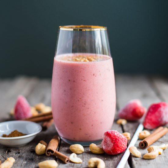 Strawberry Cinnamon Cashew Smoothie