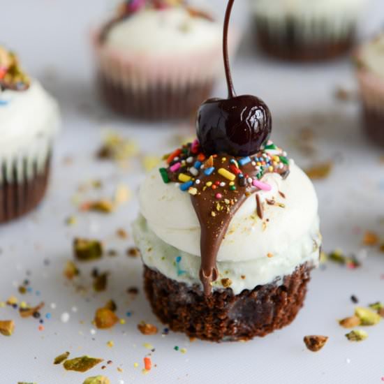 pistachio hot fudge cupcakes