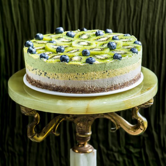 Raw Vegan Pear-Passion-Kiwi Cake