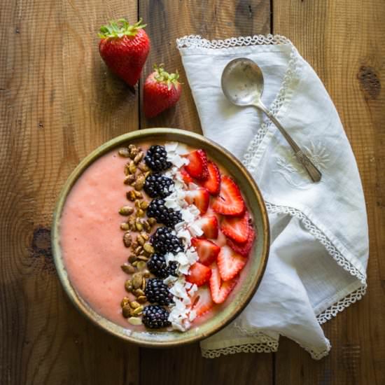 Strawberry Pineapple Smoothie Bowl