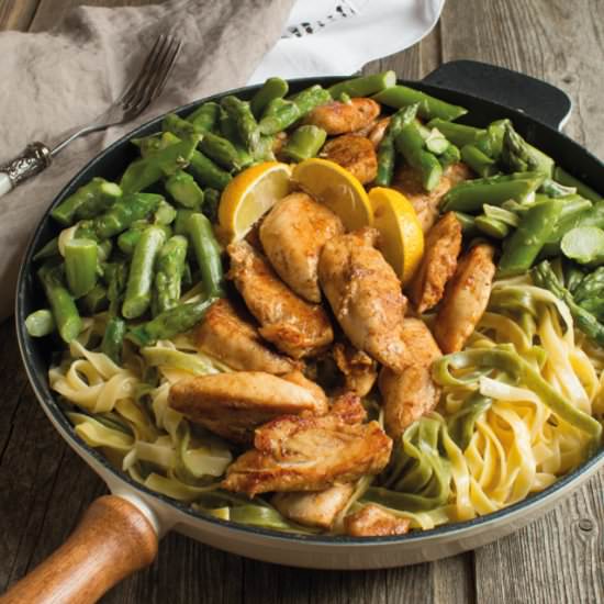 Pasta with Chicken, Asparagus and Lemon Sauce