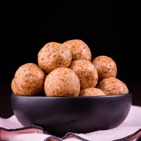 Date, Coconut and Choc Free Balls
