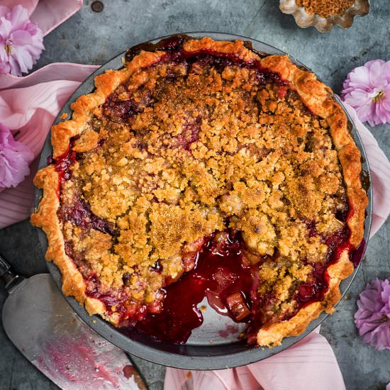 Rhubarb and Raspberry Crumble Pie