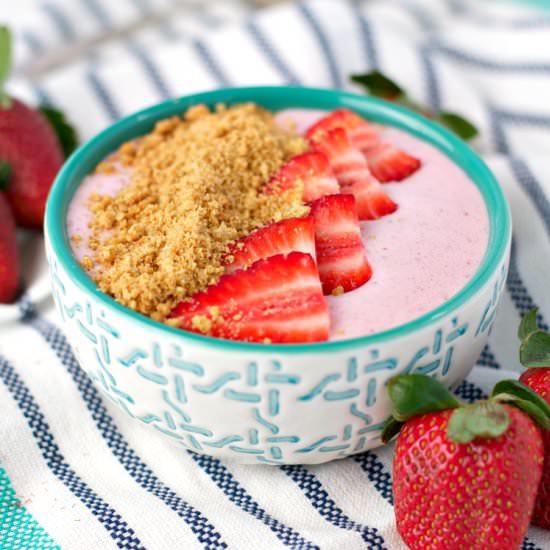 Strawberry Cheesecake Smoothie Bowl