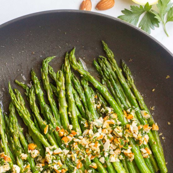 Asparagus almondine