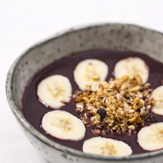 Acai breakfast bowl