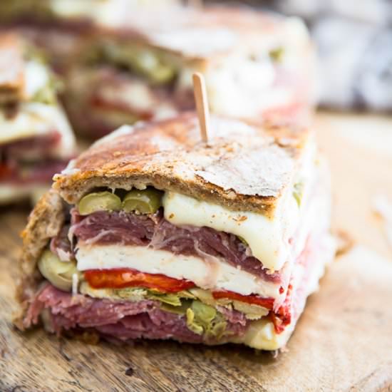 Muffuletta (Antipasti Sandwich)