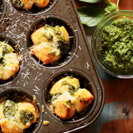 Cheesy Pesto Monkey Bread Rolls