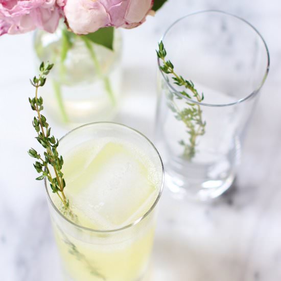 Gin thyme lemonade