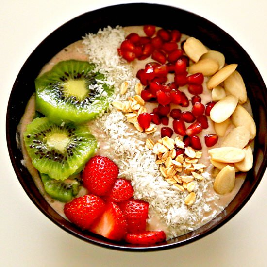 Quick Strawberry Yogurt Smoothie Bowl