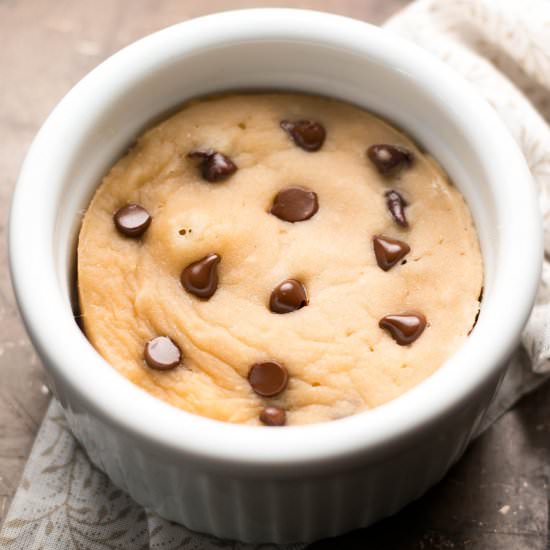 Skinny Chocolate Chip Mug Cake