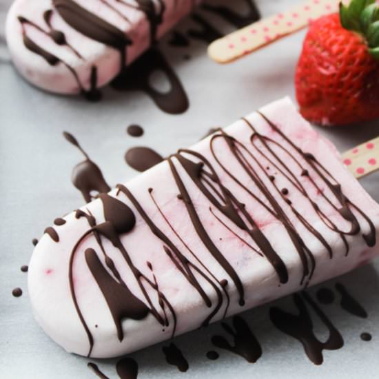 Chocolate Covered Strawberry Pops