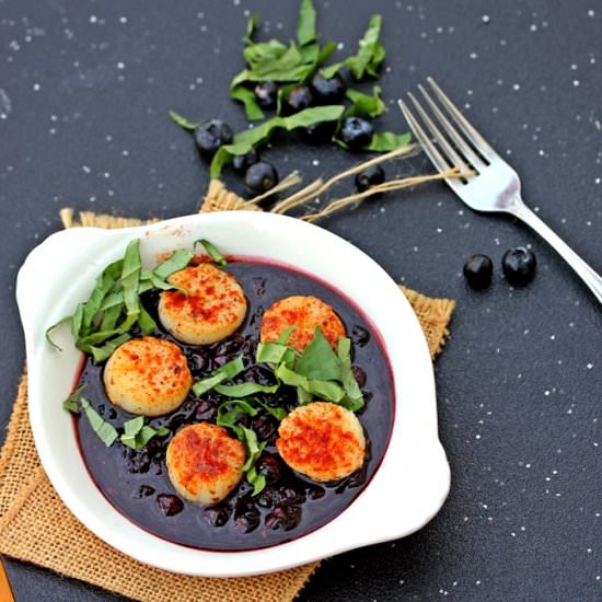 Scallops in ginger blueberry sauce