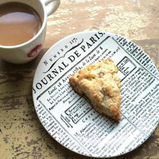 Lilac blossom and almonds scones