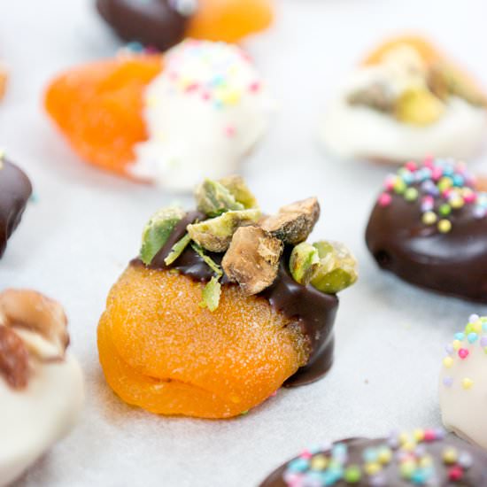 Chocolate Dipped Apricots