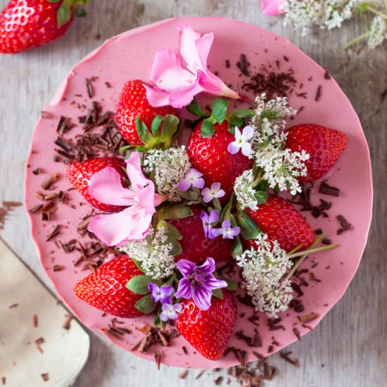Vegan strawberry cheesecake