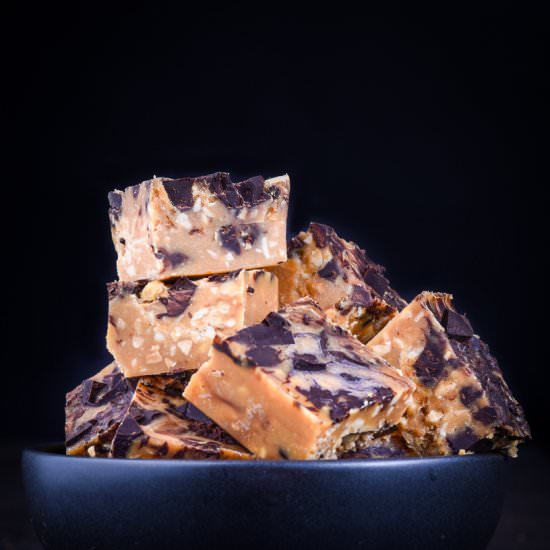 Crunchy PB Choc Chip Fudge