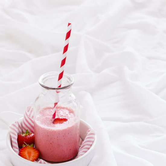 STRAWBERRY LASSI