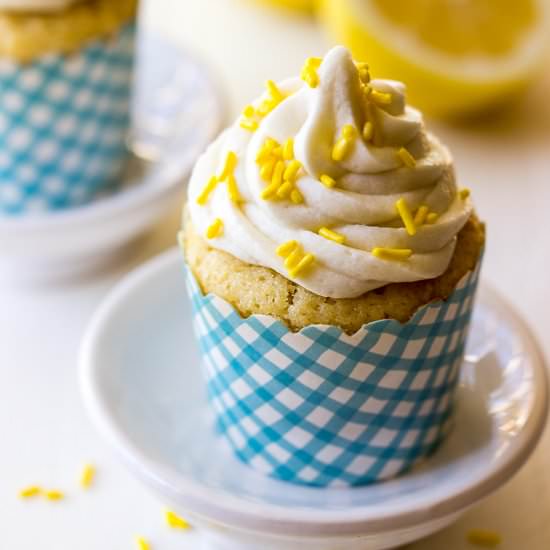 Lemon Cupcakes with Lemon Curd