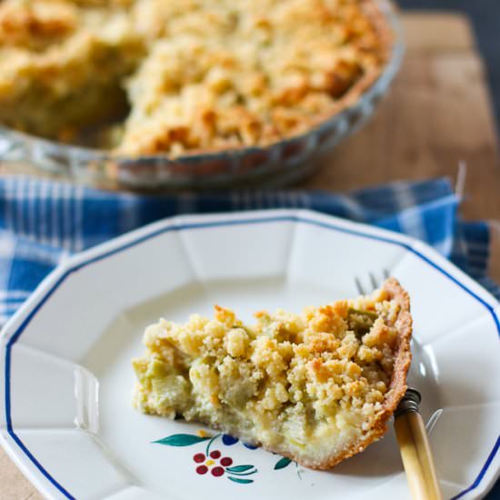 Rhubarb crumble pie