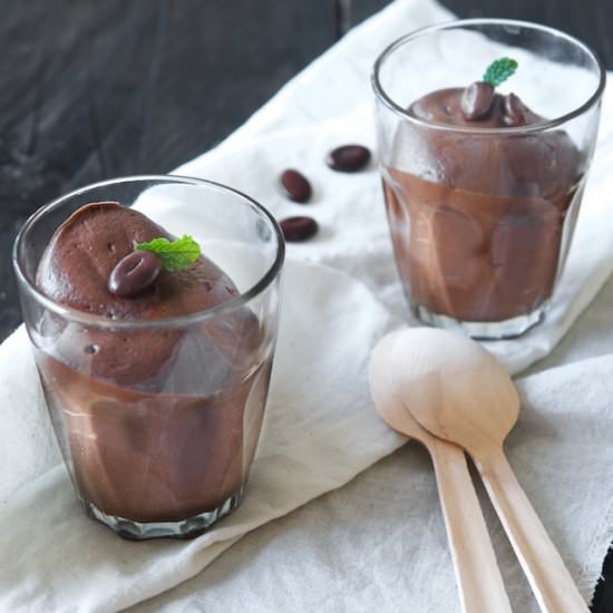 Chocolate mousse with cream