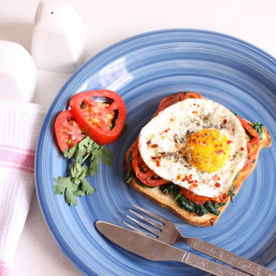 Toast With Egg, Tomato & Spinach