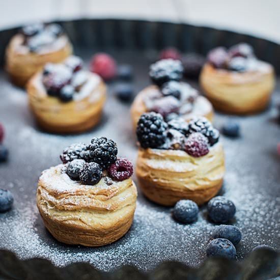 Buttermilch Beeren Törtchen
