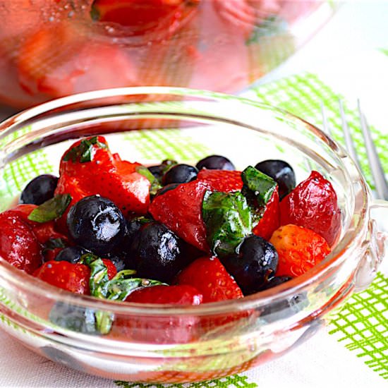 Berry Basil Salad