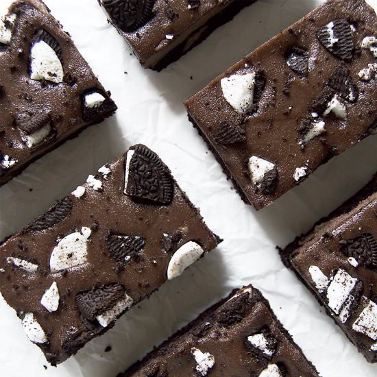 Vegan Cookies & Cream Cake Bars