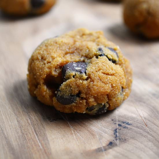 Paleo Chocolate Chip Cookies