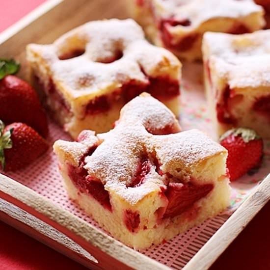 Simple Summer Strawberry Cake