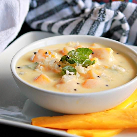 Ripe Mangoes With Yogurt