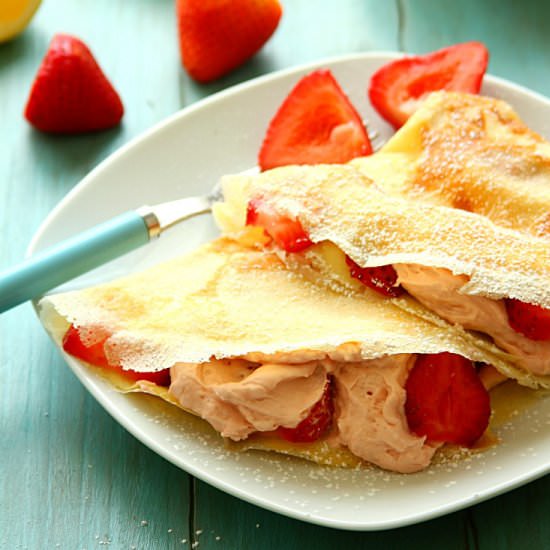 STRAWBERRY CHEESECAKE LEMON CREPES