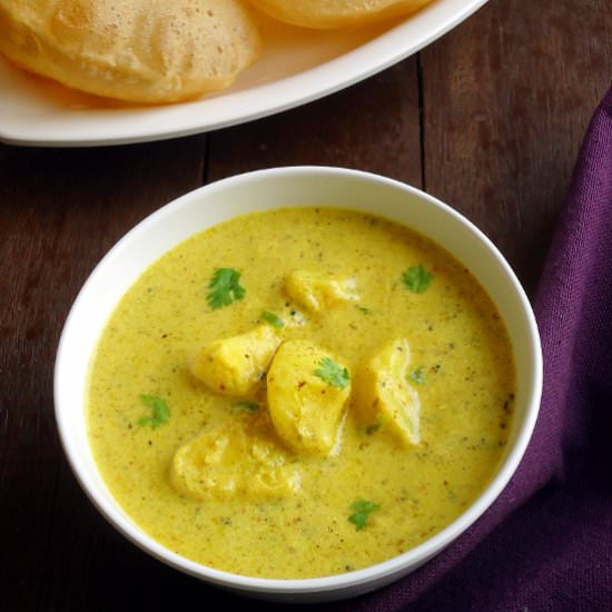 Dahi Aloo / Potato in Yogurt Gravy