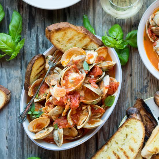 Clams w Tomato Basil + Blue Cheese