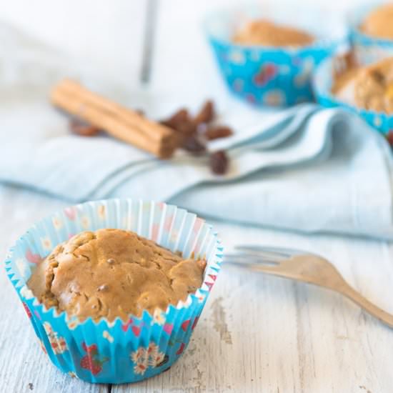 Muffin with apple and raisins