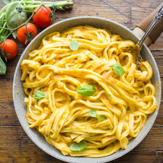 Creamy Tomato Pesto Fettuccine