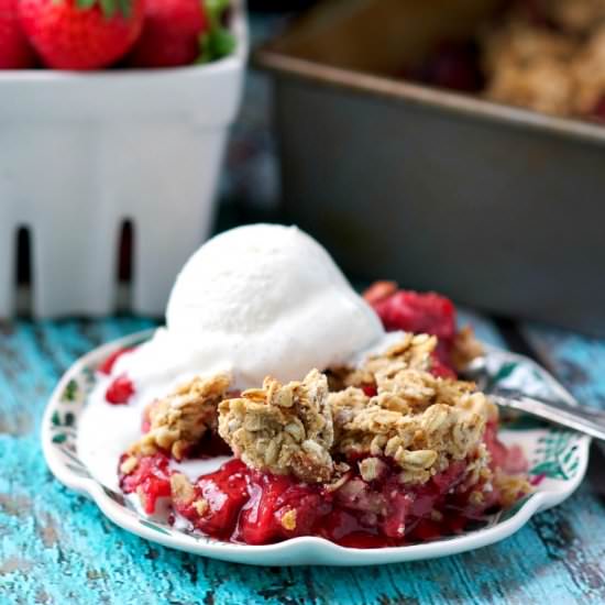 Clean and Healthy Strawberry Crisp