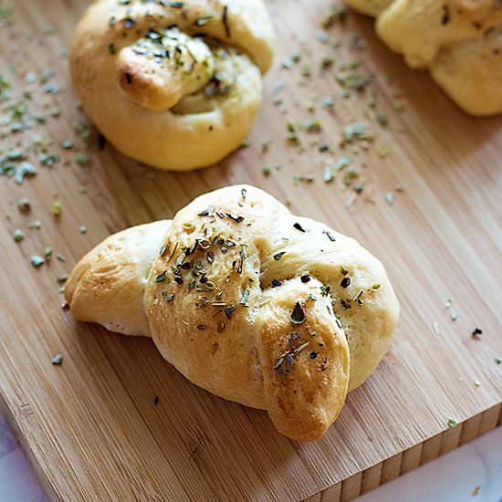 Easy Fluffy Garlic Knots