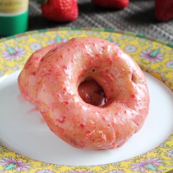 Baked Strawberry-Ginger Doughnuts