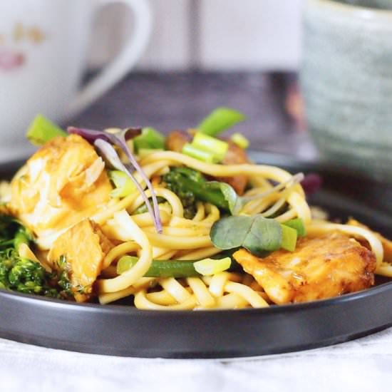 Salmon noodles with broccolini