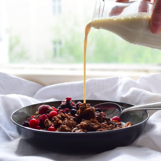 Banana, Sesame & Chocolate Granola